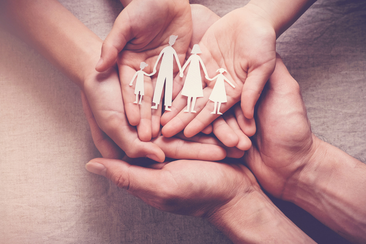 paper chain family